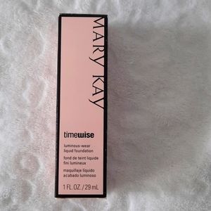 Luminous-wear liquid foundation. 29ml